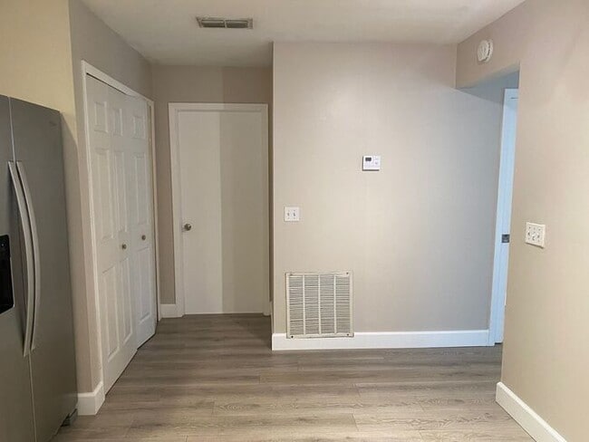 Building Photo - MOVE-IN SPECIAL-WONDERFUL 3/2.5 Home with 1 car garage-UCF Area