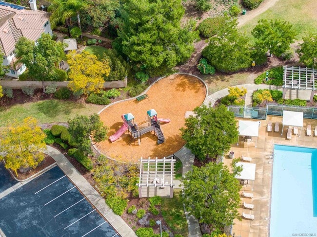 Building Photo - 10394 Valley Waters Dr