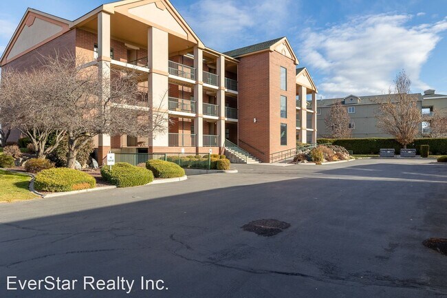 Building Photo - 2 br, 2 bath House - 300 Col Pt Dr C-201