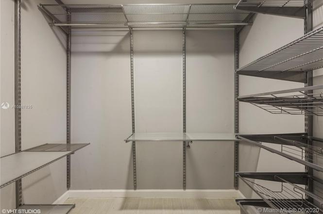Walk in Closet - 435 21st St