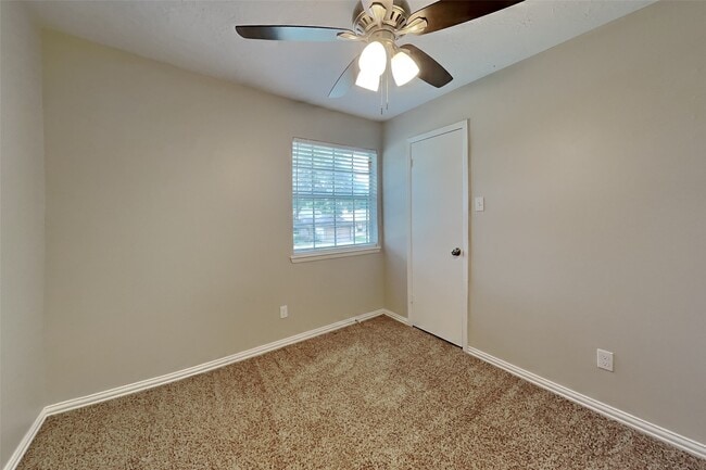 Building Photo - 15506 Swan Creek Dr