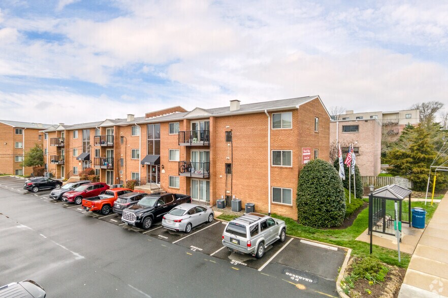 Waverly Village 43504354 Lee Hwy Arlington VA 22207 Apartment Finder
