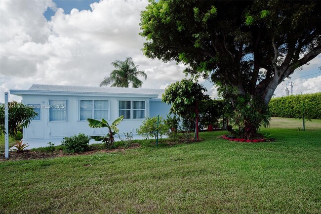 Building Photo - 2401 SW 11th Ave
