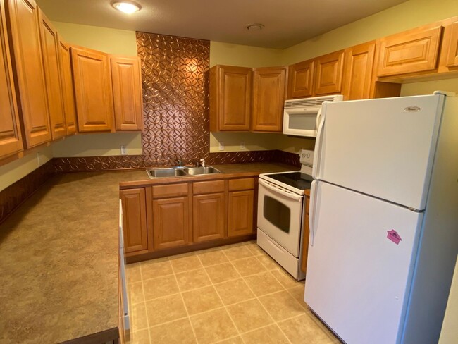 Building Photo - Waterglen 2 Bedroom 1 Bath condo for rent!