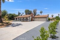 Building Photo - 114 Cascade Ct