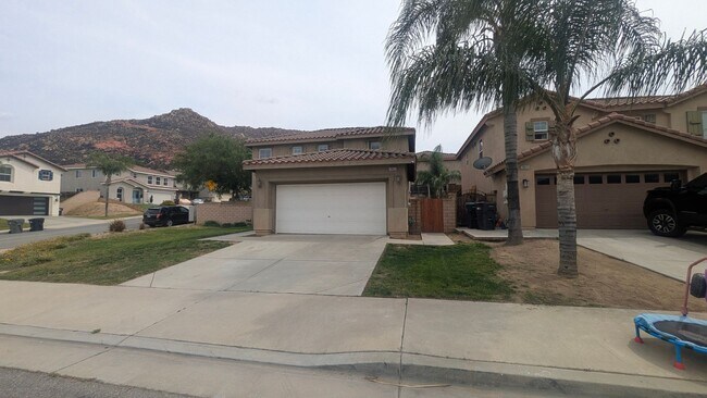 Building Photo - Beautiful 3 bedroom home