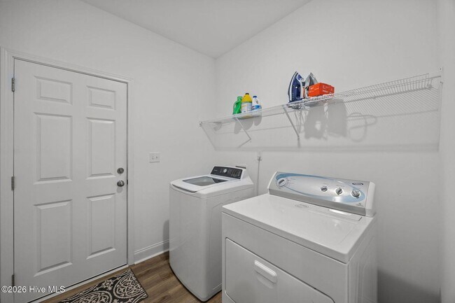 Building Photo - 3 Bed 2 Bath Unfurnished Single Family Home