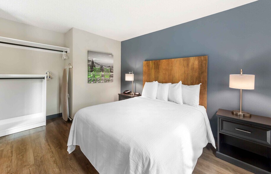 Building Photo - Furnished Studio-Miami - Airport - Miami S...