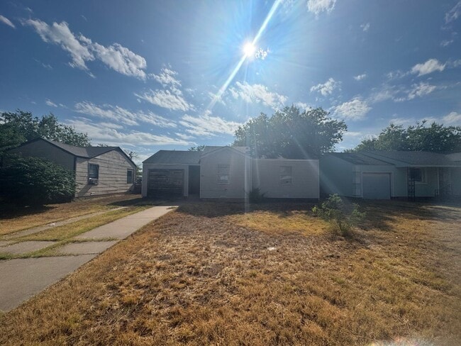 Building Photo - 3 bedroom, 1 bath