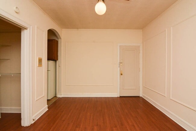 Building Photo - 2832 N Burling St