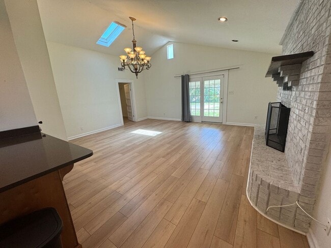 Building Photo - Downtown - Pensacola - 3 bedroom, 2 bathroom