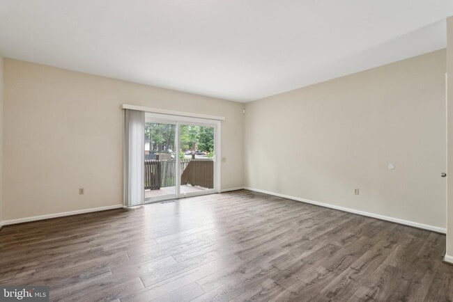 Building Photo - 7191 Fairfield Ct