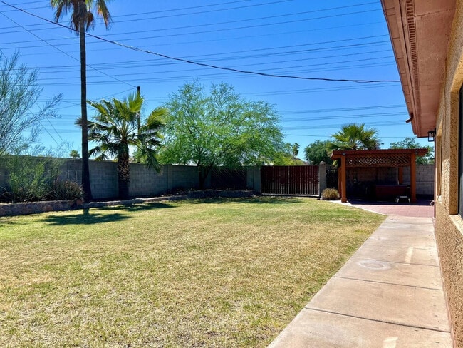 Building Photo - 6607 E Sheridan St