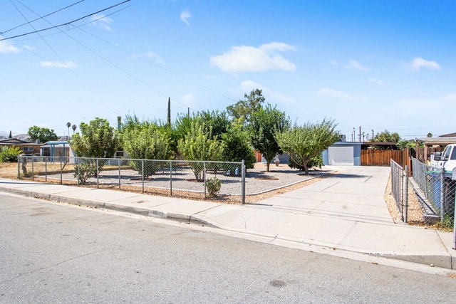 Primary Photo - 10642 Coloma St