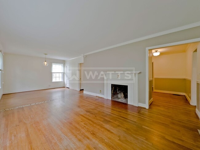 Building Photo - Charming 2BR/1BA Bungalow in Crestwood South