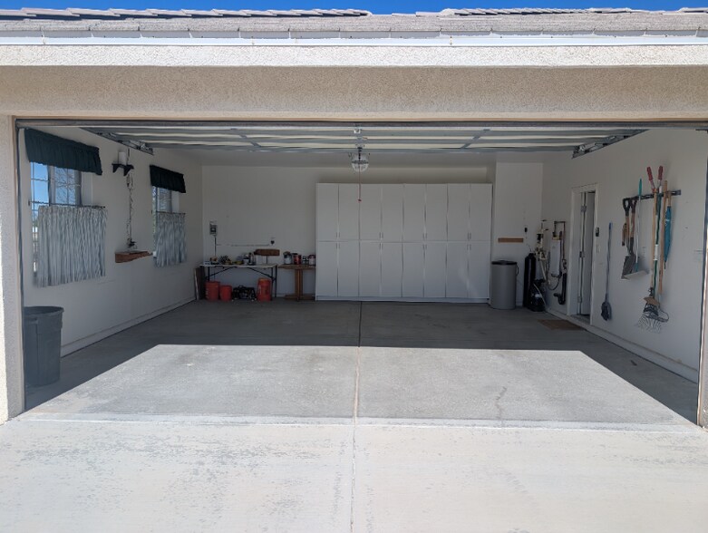 Building Photo - 3801 Malibou Ave