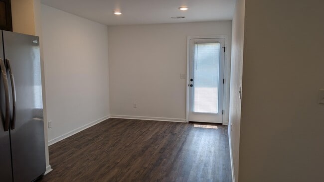 Building Photo - 720 Short Leaf Ln