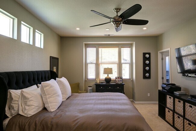 Building Photo - Stunning Home in Mountain House 2 Junior Primary bedrooms w/ own Private Bath!