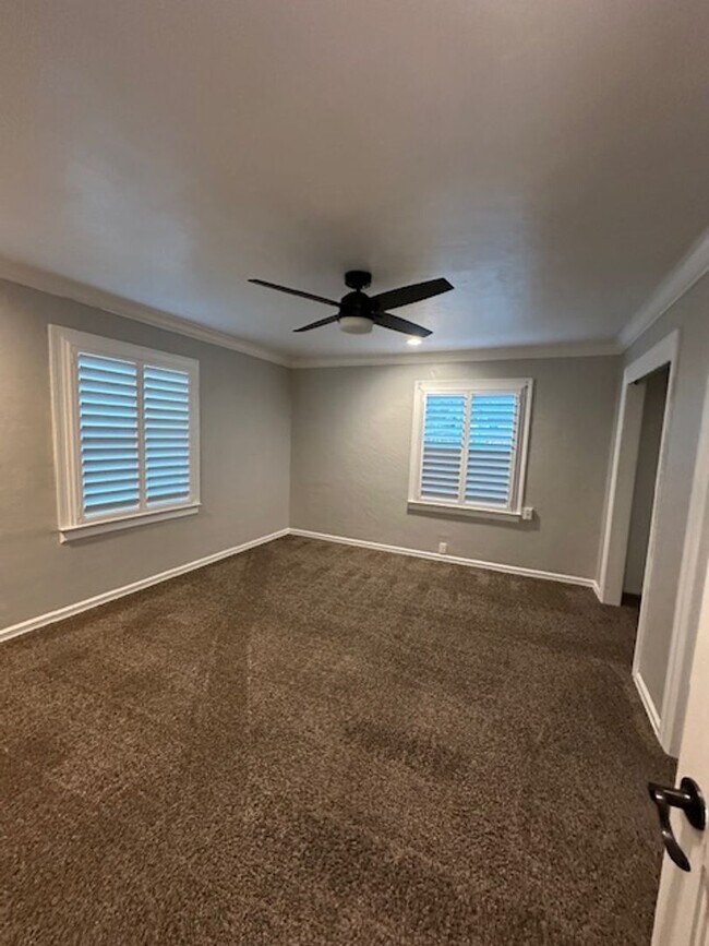 Building Photo - 2550 4th Ave