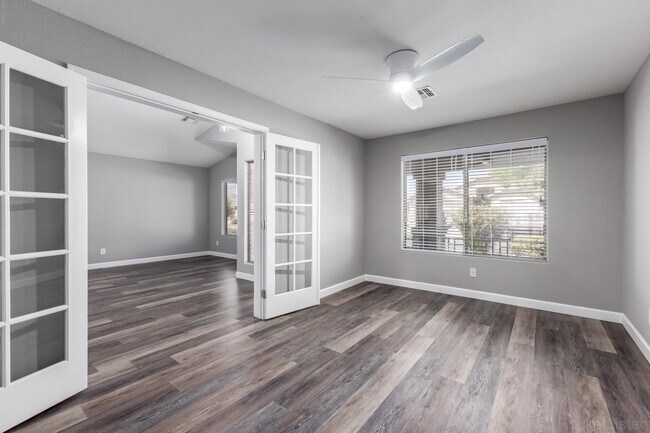 Building Photo - 2313 W Straight Arrow Ln