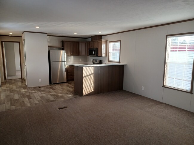 Building Photo - 211 Magnolia Pl