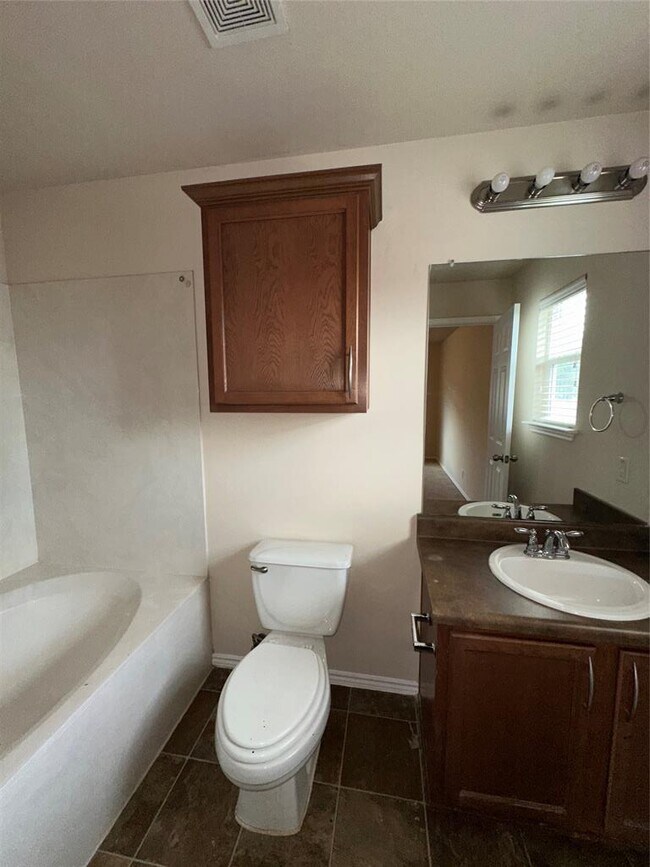 Building Photo - 18520 Mammoth Cave Blvd