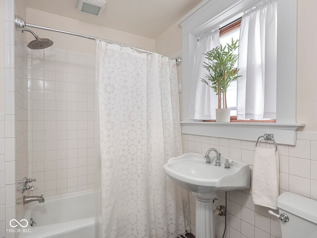 Building Photo - 2161 N Meridian St