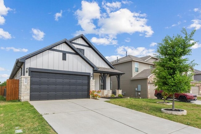 Building Photo - 428 English Oak St