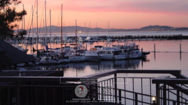 Building Photo - Large corner 2 bedroom surrounded by breathtaking Bay views!