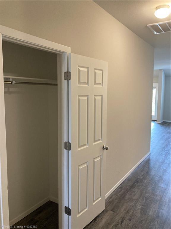 Building Photo - 8004 Dogwood Dr