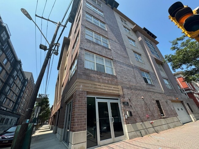 Building Photo - 4401 Park Ave