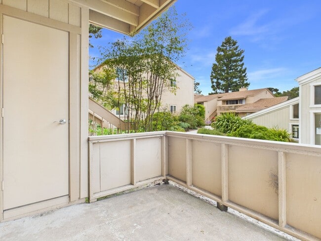 Building Photo - Beautifully appointed 2 bedroom condo for rent at Kimberly Place