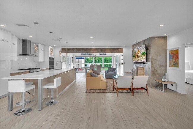 Building Photo - 2212 NE 32nd Ave