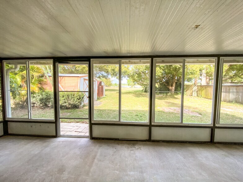 Building Photo - 151 S Triplet Lake Dr