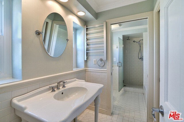 Building Photo - 434 S Canon Dr