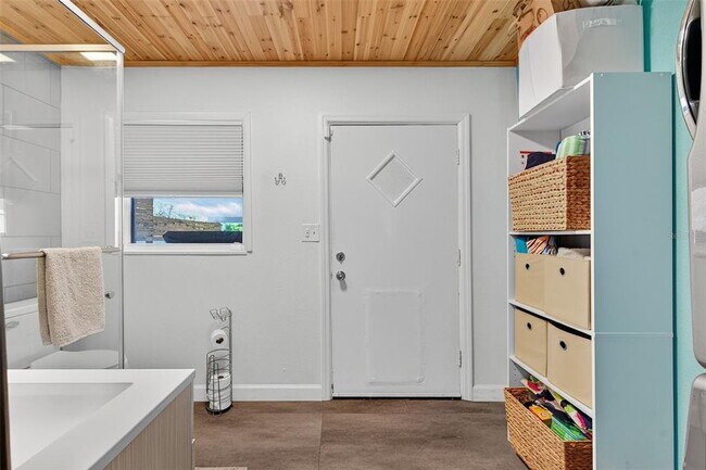 Building Photo - 2444 34th Ave N