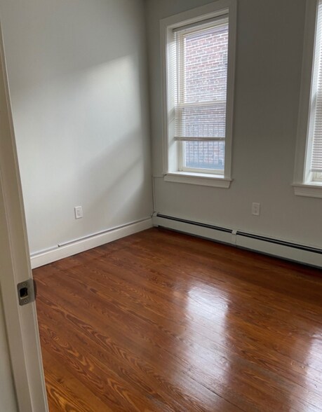 Building Photo - 74 Frankfort St