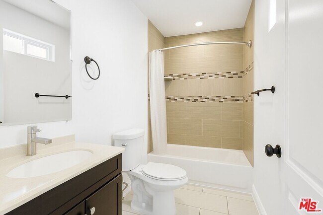 Building Photo - 1253 W 35th St