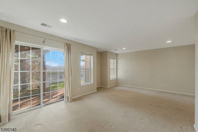 Building Photo - 105 Wallace Ct