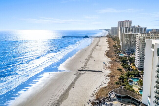 Building Photo - 10100 Lakeshore Dr