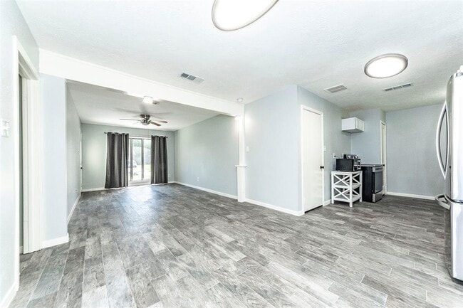 Building Photo - 405 Bellmar Ln