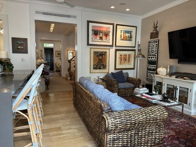 Building Photo - 645 Almeria Ave