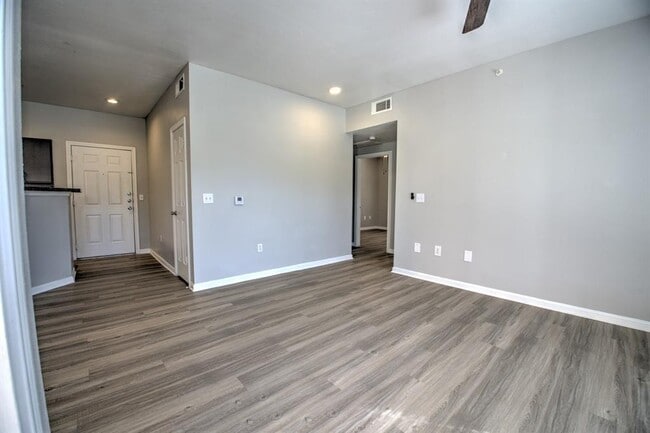 Building Photo - 2320 Gracy Farms Ln