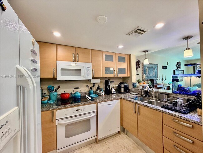 Building Photo - 2101 Brickell Ave