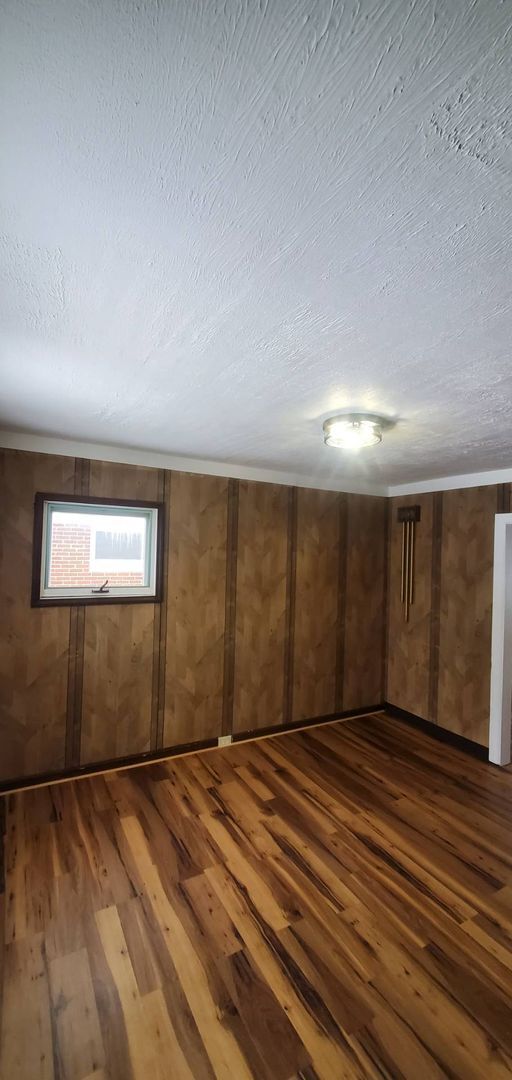 Building Photo - Charming 2-Bedroom Property in Prime Location