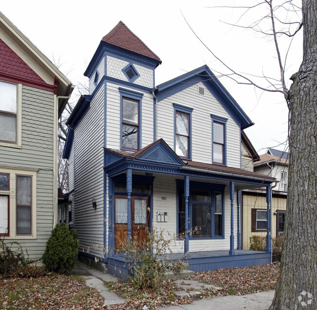 Building Photo - 1032 W Washington Blvd