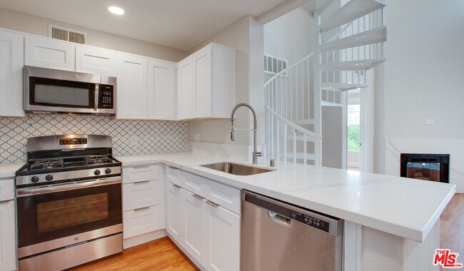 Primary Photo - 5551 W 6th St
