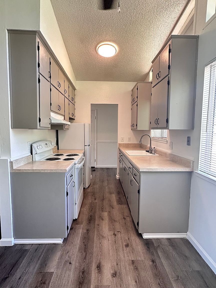 Building Photo - 8124 Plumeria Ave