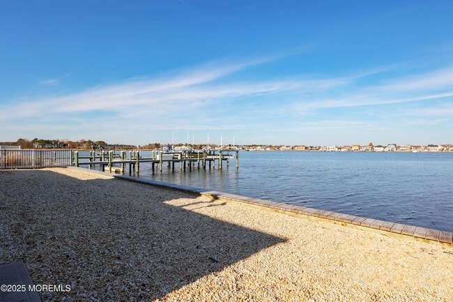 Building Photo - 1828 Ensign Ct