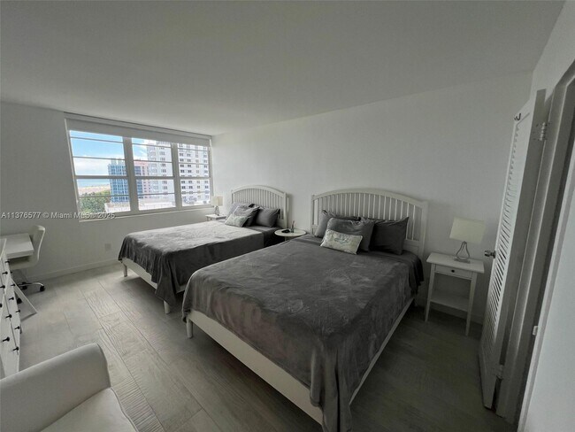 Building Photo - 100 Lincoln Rd